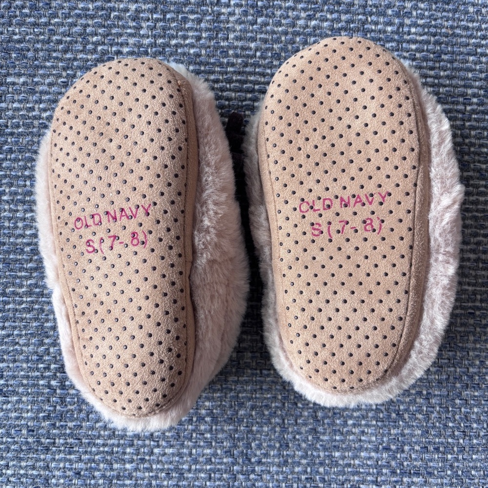 5/$25 Old Navy Reindeer Plush Slippers – Size 7/8 - Picture 2 of 5